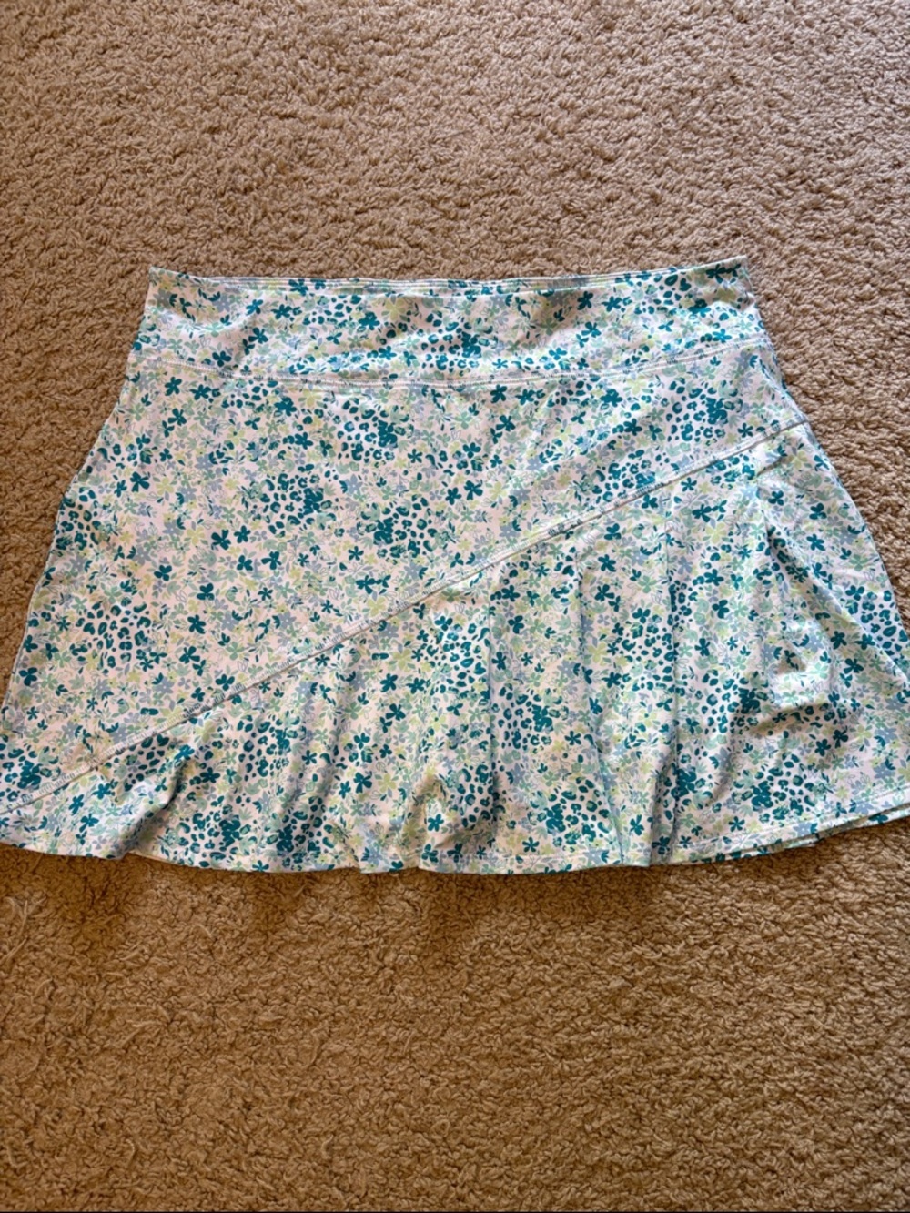 Lillie Green Floral Circle golf skort in Teal and White